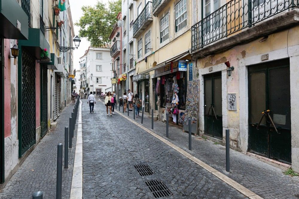 Stunning 1 Bedroom Apartment Near Alfama 2