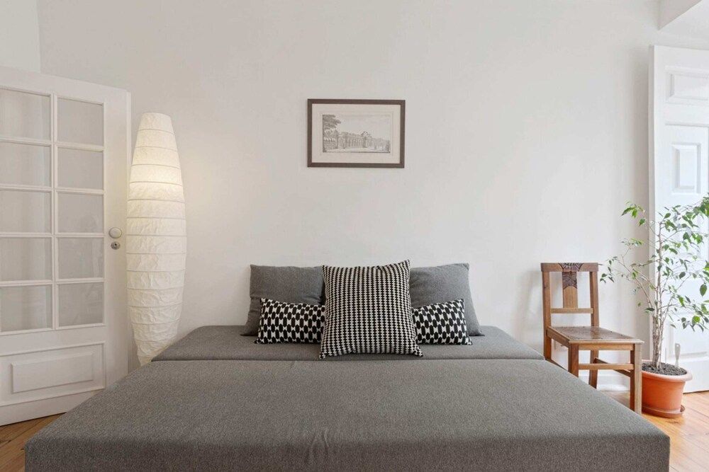 Stunning 1 Bedroom Apartment Near Alfama 4