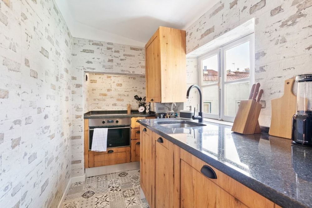 Modern & Bright One Bed Apt in St George's Castle kitchen