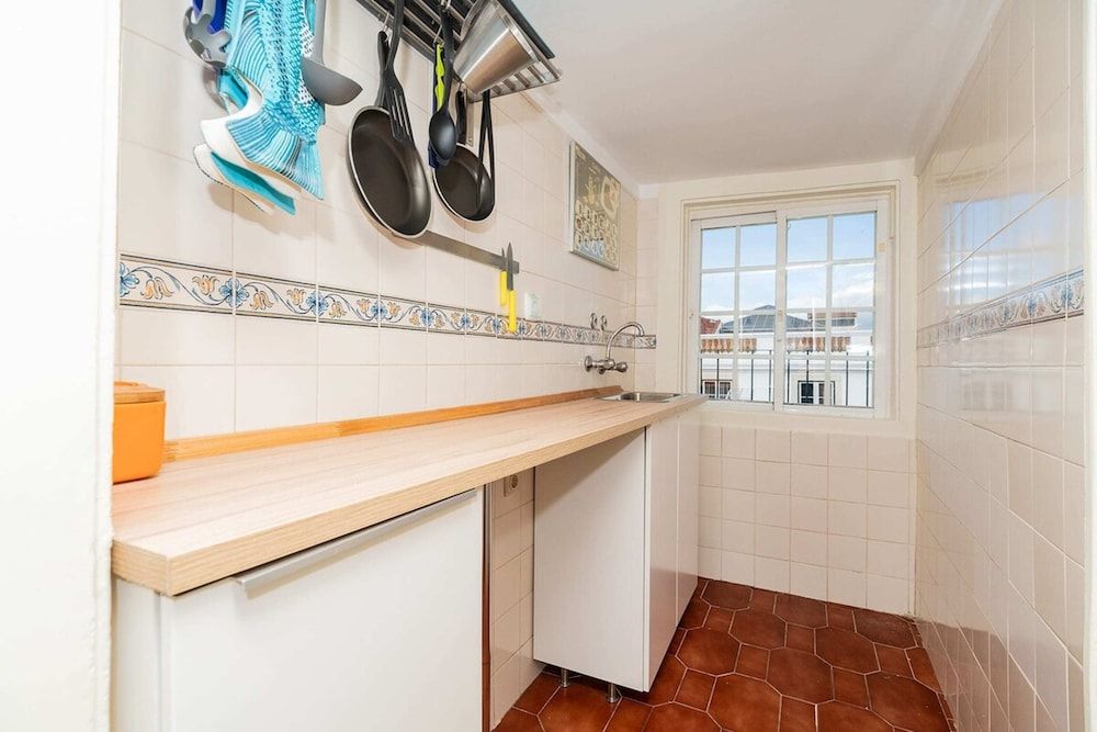 Attic Apartment With Balcony in Bairro Alto 4