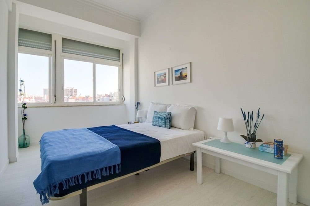 Modern 2 Bedroom Apartment With Views in Lisbon 4