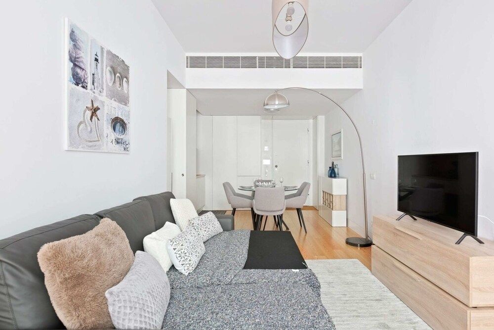 Spacious 1 Bedroom Apartment Near Baixa 5