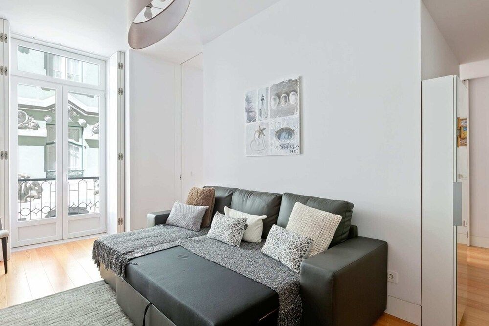 Spacious 1 Bedroom Apartment Near Baixa 4