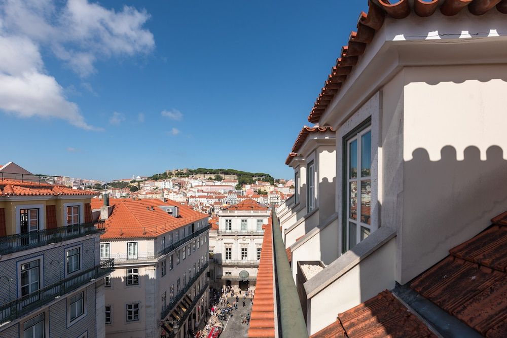 ALTIDO Lux Chiado 2-Floor 3-BR Apartment w/Garage 2