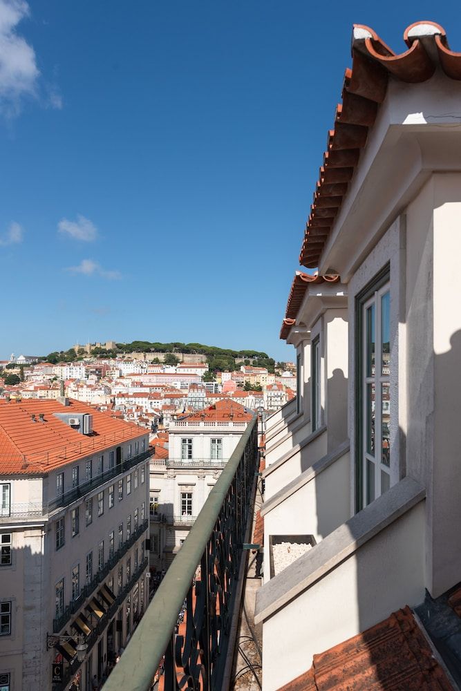 ALTIDO Lux Chiado 2-Floor 3-BR Apartment w/Garage