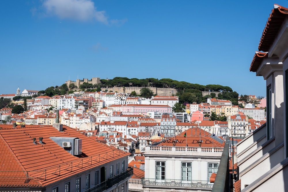 ALTIDO Lux Chiado 2-Floor 3-BR Apartment w/Garage 4