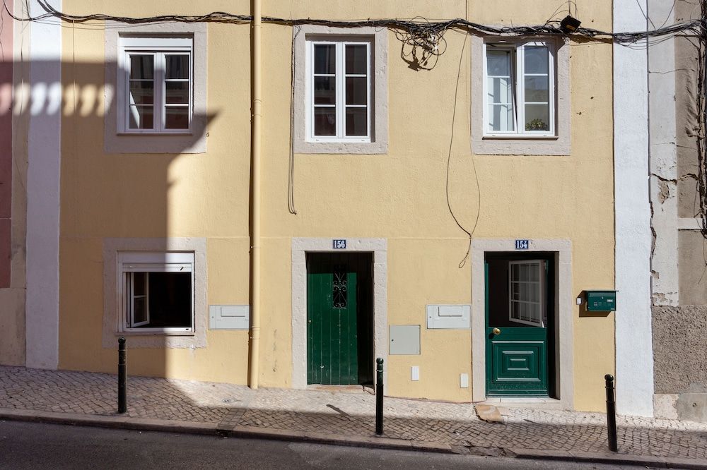 JOIVY Principe Real 2BR Apt w/Terrace nearby Botanical Garden of Lisbon 2