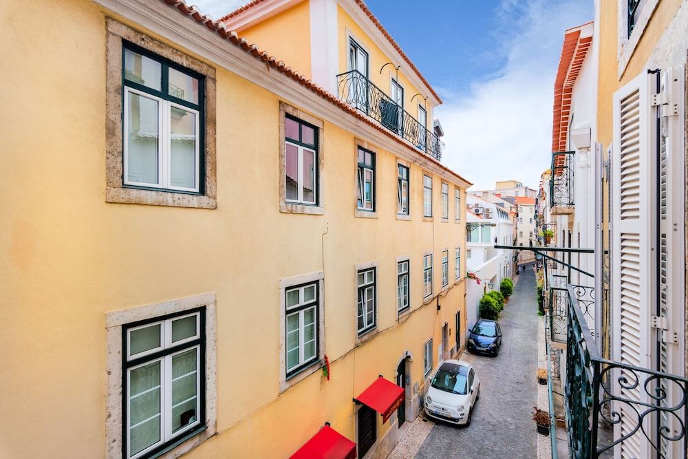 2BR at Chiado Historical Heart of Lisbon 4