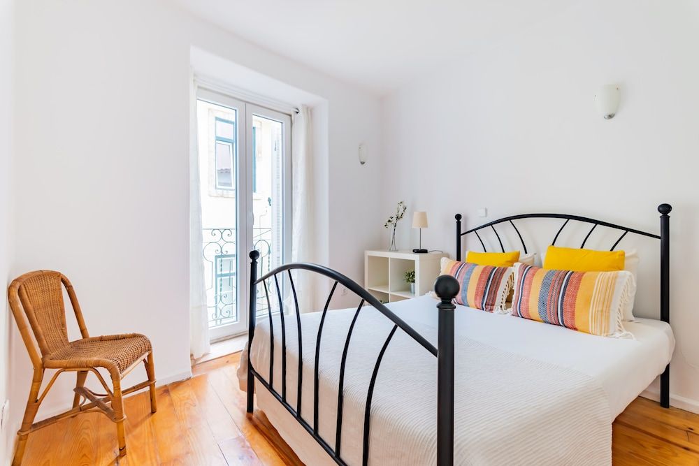 2BR at Chiado Historical Heart of Lisbon 5