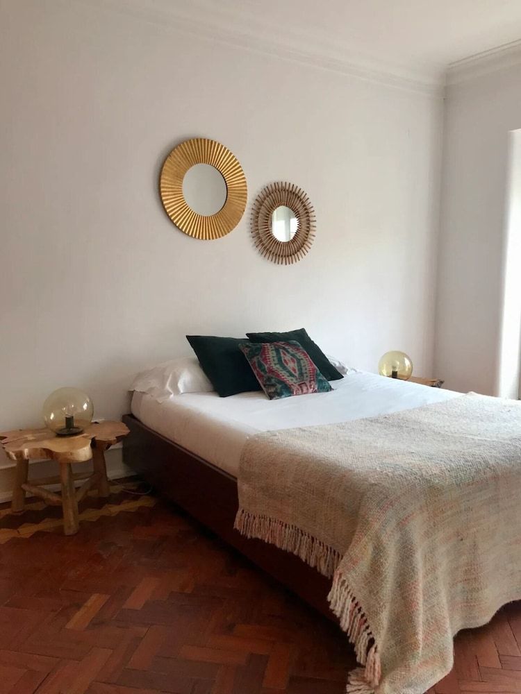 Beautiful 7 Bedroom Apartment in Lisbon 2