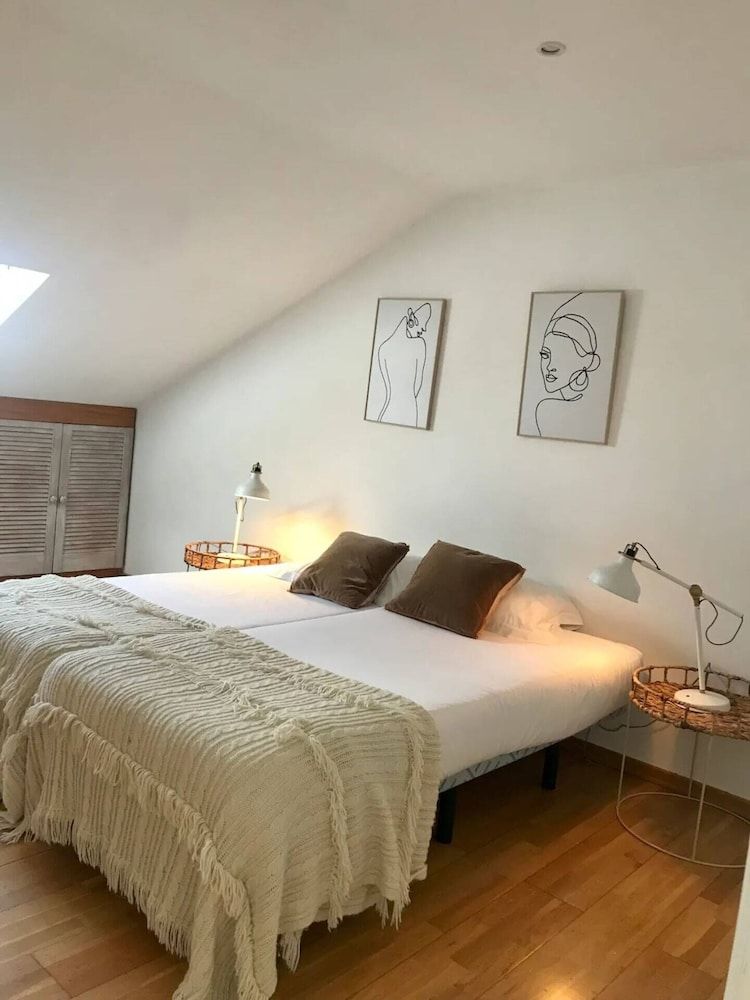 Beautiful 7 Bedroom Apartment in Lisbon 4