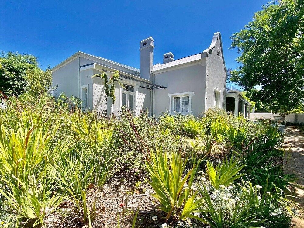 Banhoek Corner Guesthouse facade