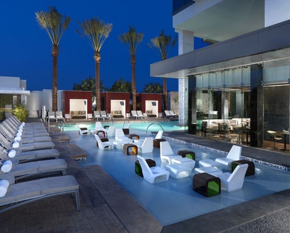 Luxury Suites at the Palms pool 2