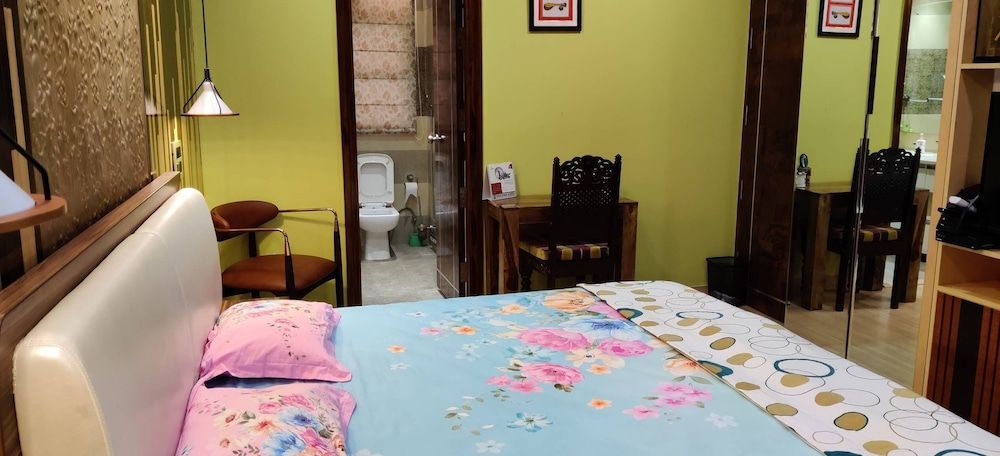 Room in Condo - 'mount View Double-bed' By Aparna Bienvenue ! Room, 1 Bedroom, Smoking, Balcony 8