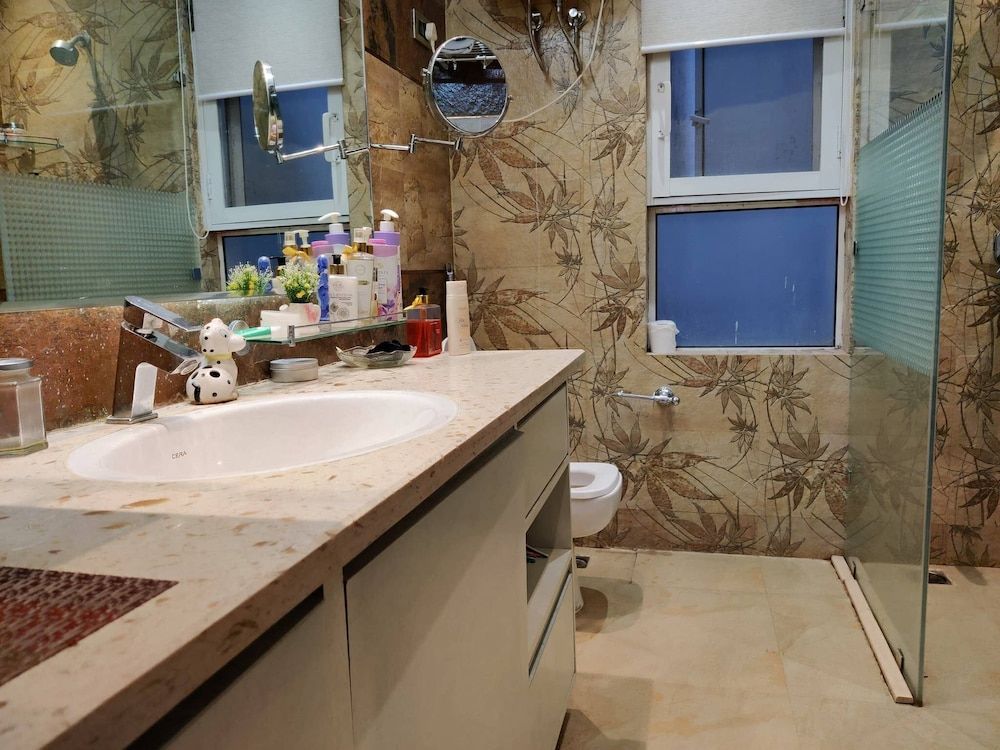 Room in Condo - 'mount View Double-bed' By Aparna Bienvenue ! Room, 1 Bedroom, Smoking, Balcony 11