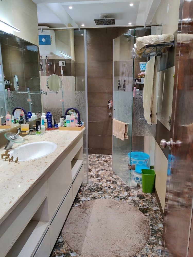 Room in Condo - 'mount View Double-bed' By Aparna Bienvenue ! Room, 1 Bedroom, Smoking, Balcony 29