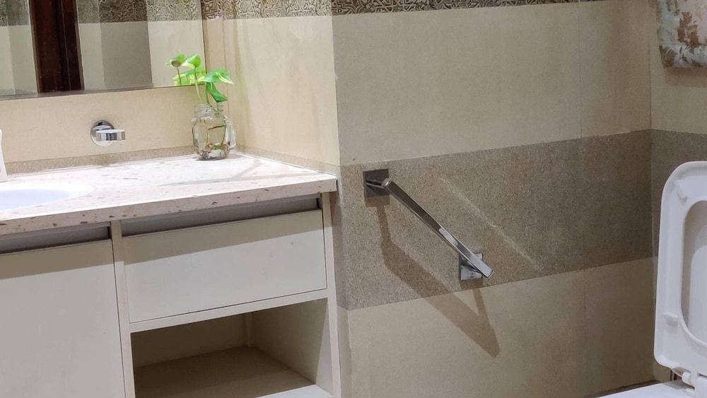 Room in Condo - 'mount View Double-bed' By Aparna Bienvenue ! Room, 1 Bedroom, Smoking, Balcony 12