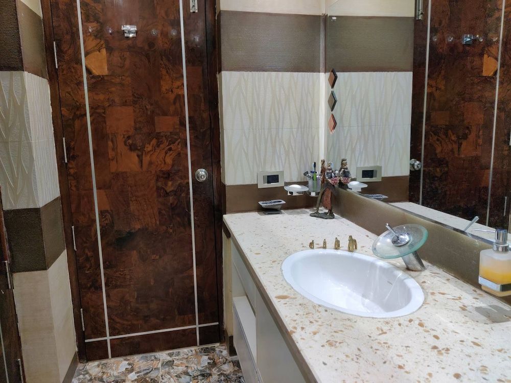 Room in Condo - 'mount View Double-bed' By Aparna Bienvenue ! Room, 1 Bedroom, Smoking, Balcony 14