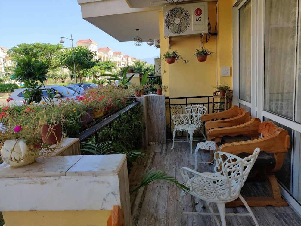 Room in Condo - 'mount View Double-bed' By Aparna Bienvenue ! Room, 1 Bedroom, Smoking, Balcony 35