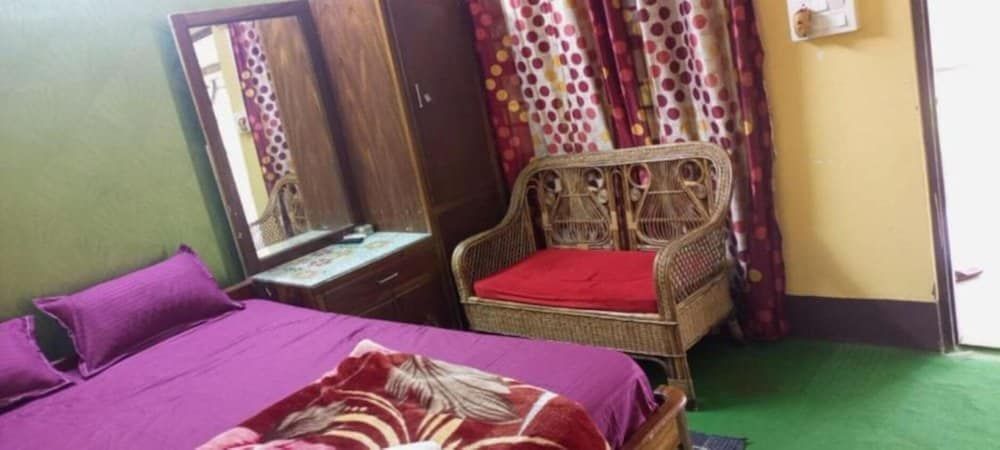 Goroomgo Green Gold Resort Lataguri Deluxe Double Room 4