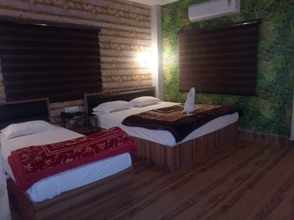 Kadambini Jungle Resort Deluxe Room 6
