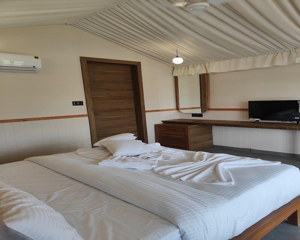 undefined Nirvana Resort and Restaurant 10