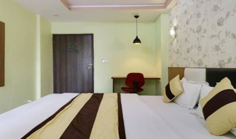 undefined Hotel Satellite Inn 10