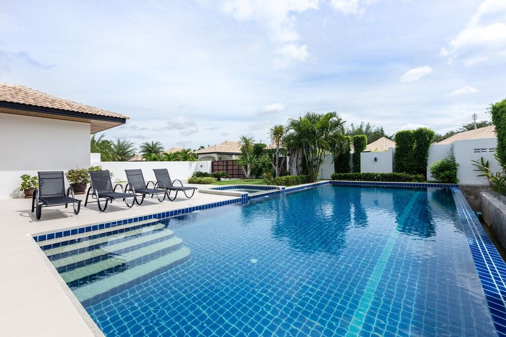 Orchid Paradise Homes OPV219 pool 2