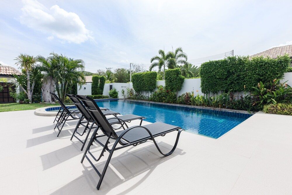 Orchid Paradise Homes OPV219 pool