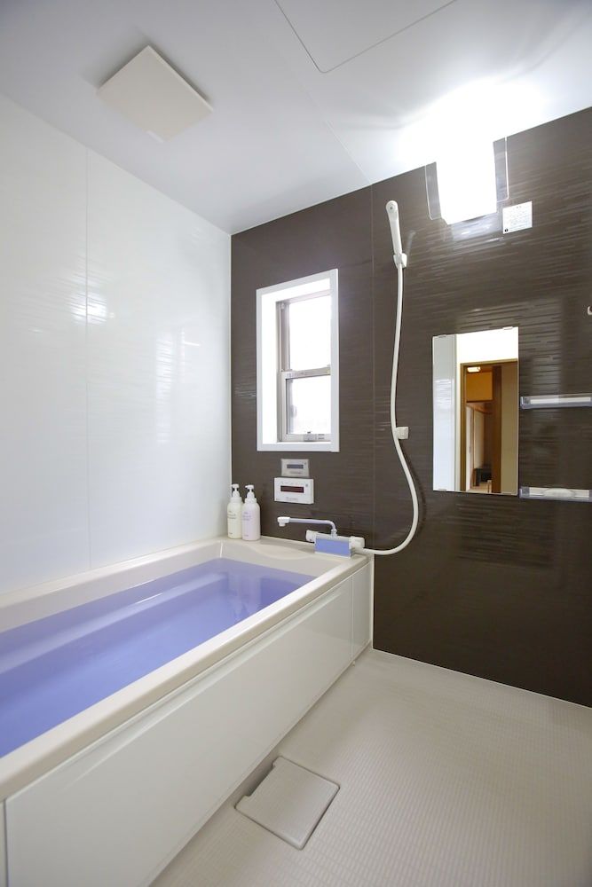 Deep Soaking Bathtub