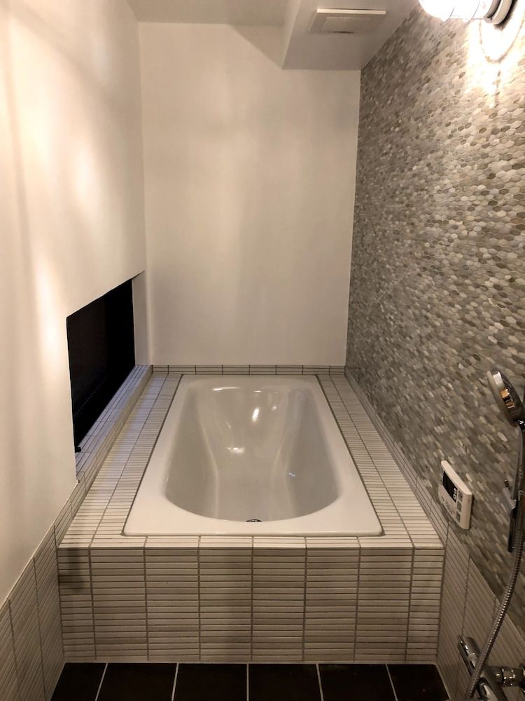 Deep Soaking Bathtub