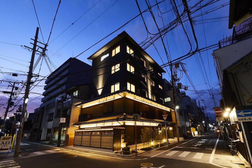 Rinn Shijo Nishinotoin facade 4