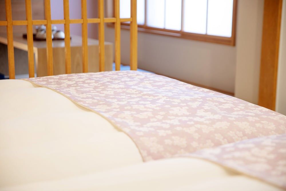 Tanakaya Kyotokarasuma Superior Twin Room (with Japanese Style Room) 11