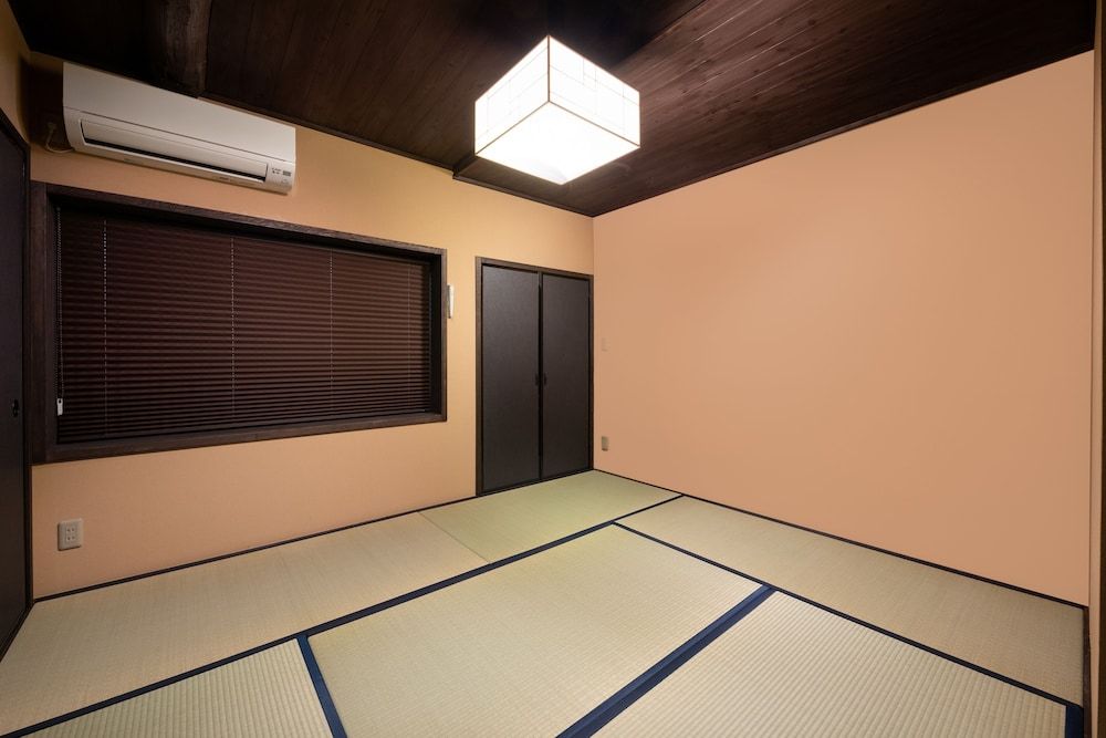 Tsumugi Horikawarokkaku room