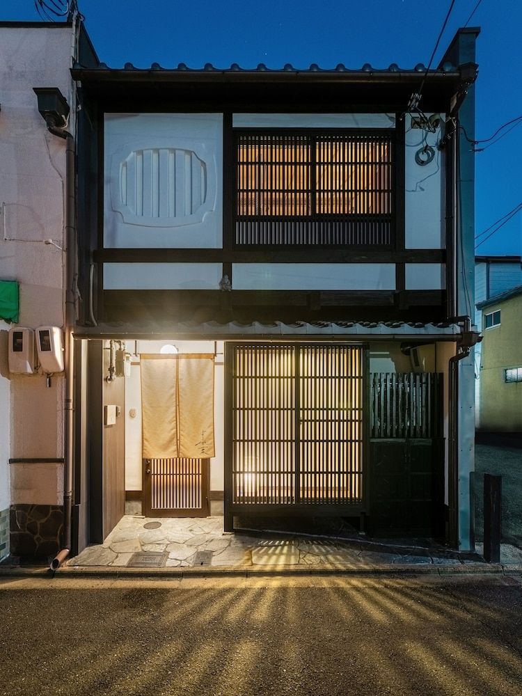 Yorozuha Machiya House exterior_detail 4