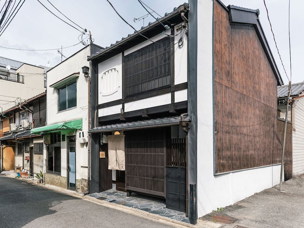 Yorozuha Machiya House exterior_detail 3