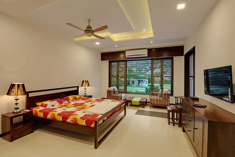 GARDEN AND BULL DOG ROCK VIEW