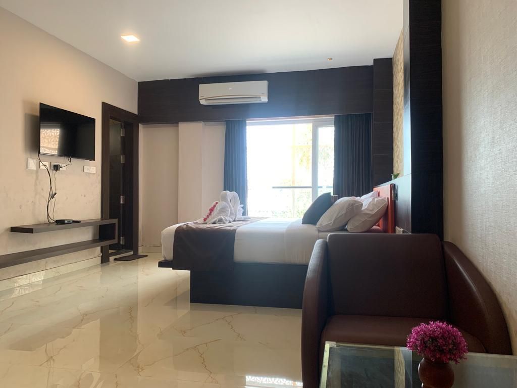 PURPLE HOTELS AND RESORTS Suite Room