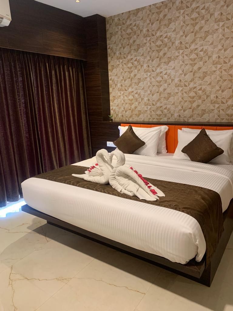 PURPLE HOTELS AND RESORTS Suite Room 4