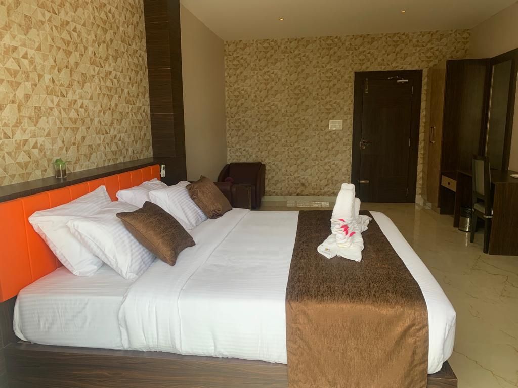 PURPLE HOTELS AND RESORTS Suite Room 5