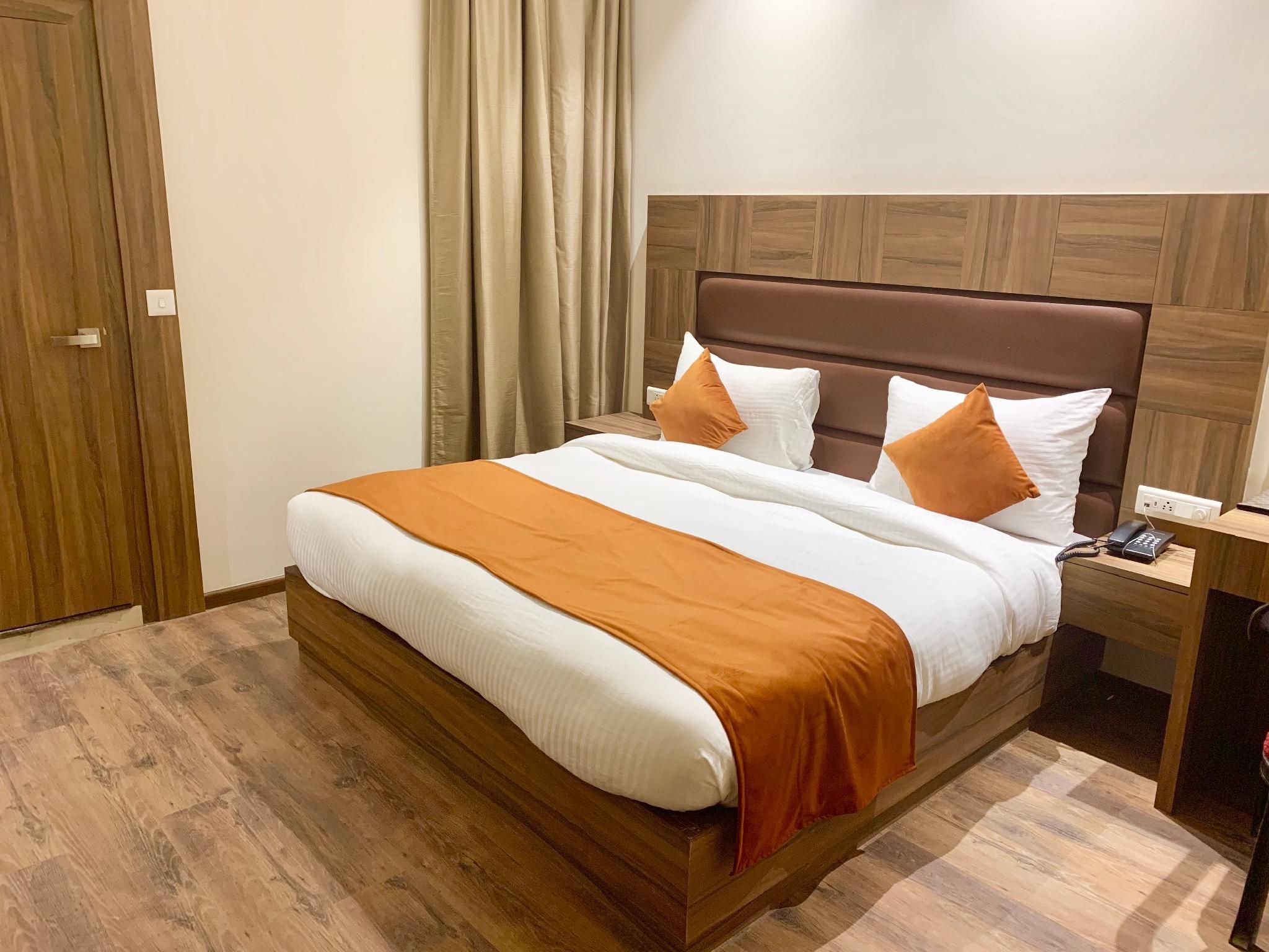 undefined Hotel Amber 6