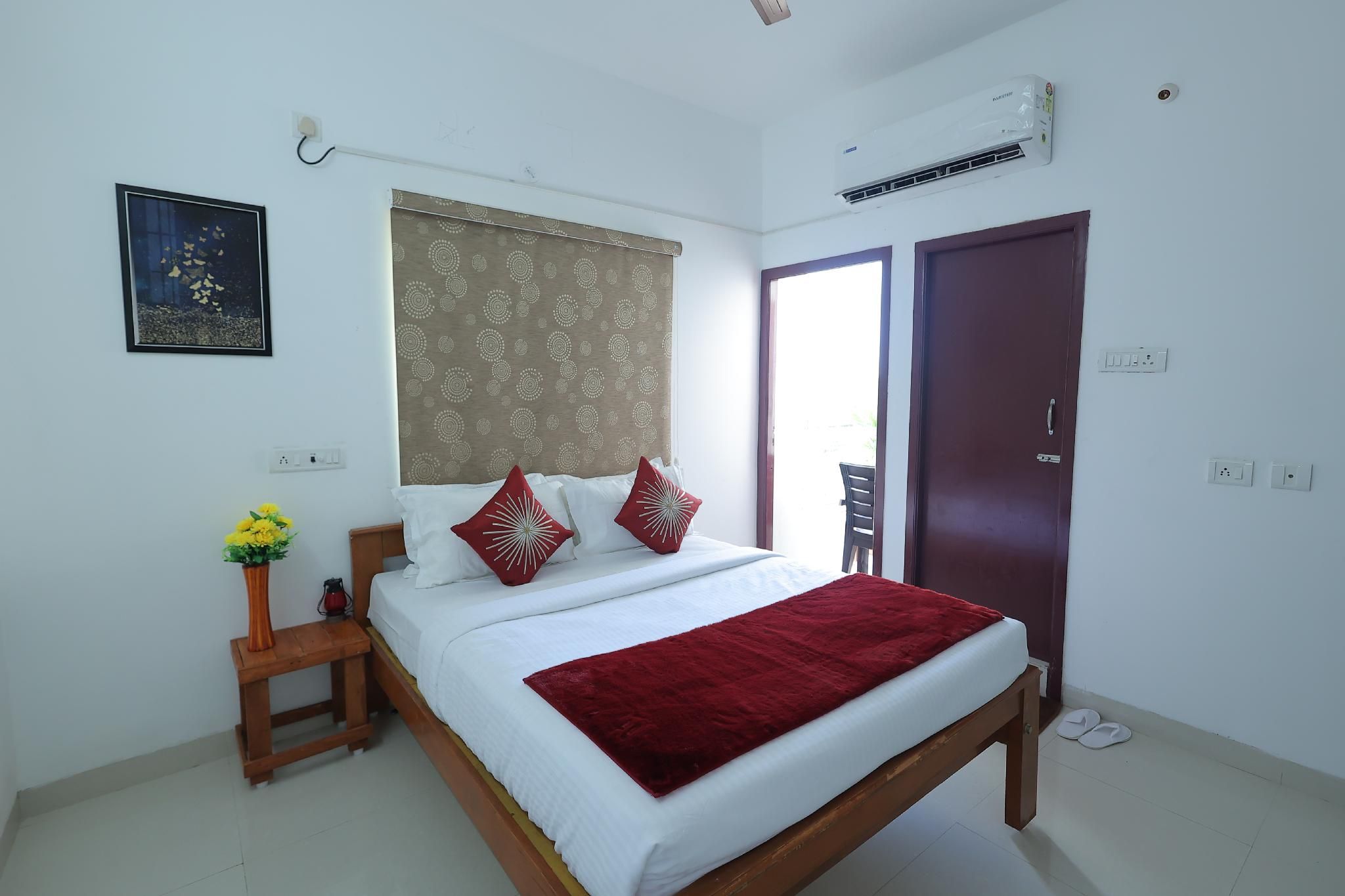 Studio Apartment with Balcony