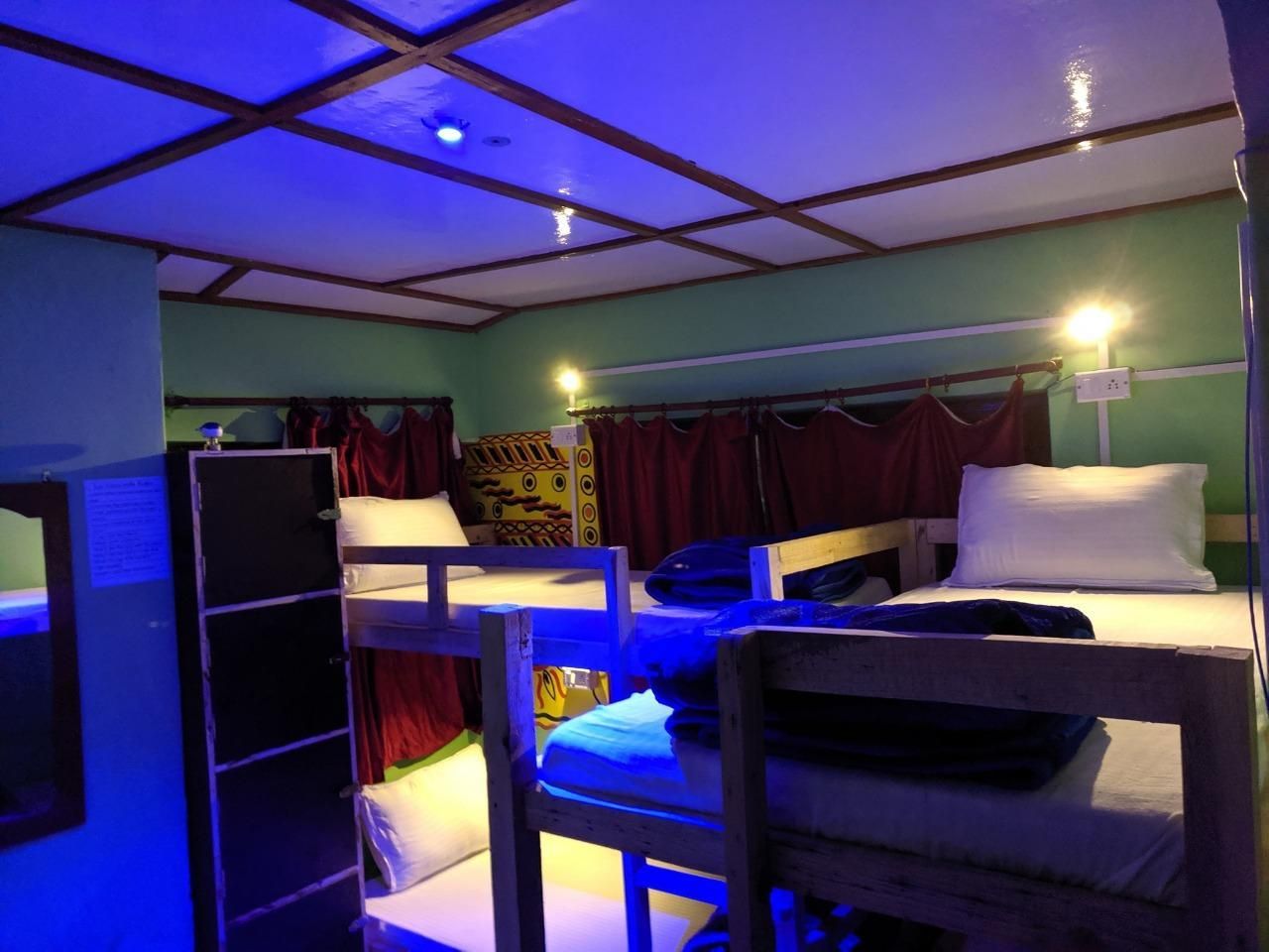 22887372_21030315470095256529