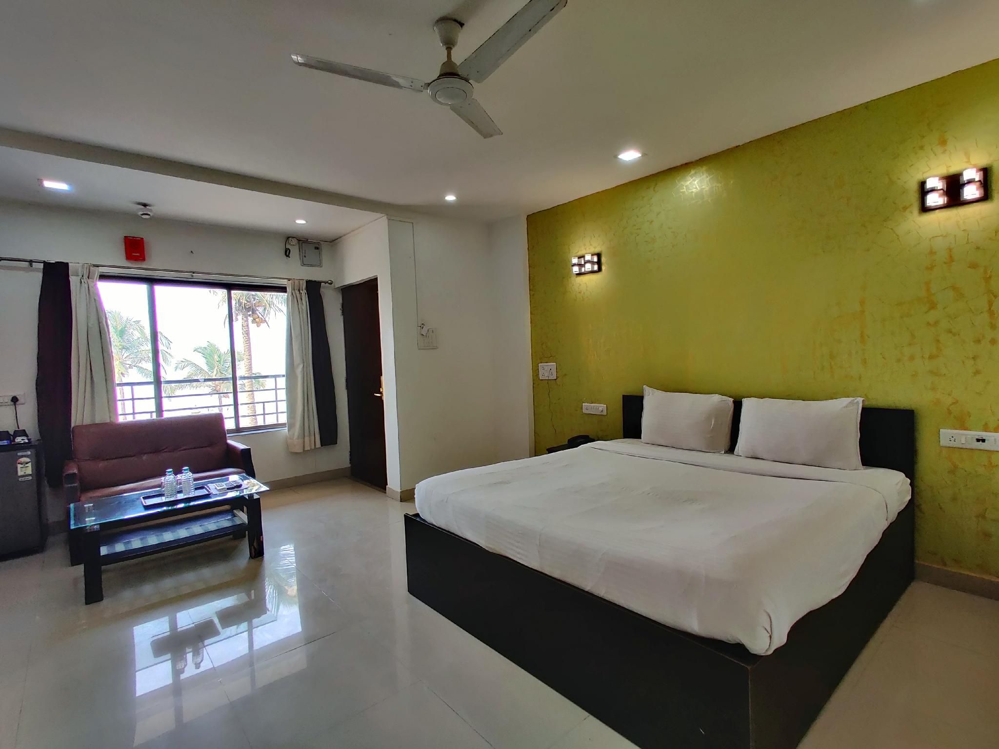 Golden Chariot Hotel Daman Deluxe Room Double