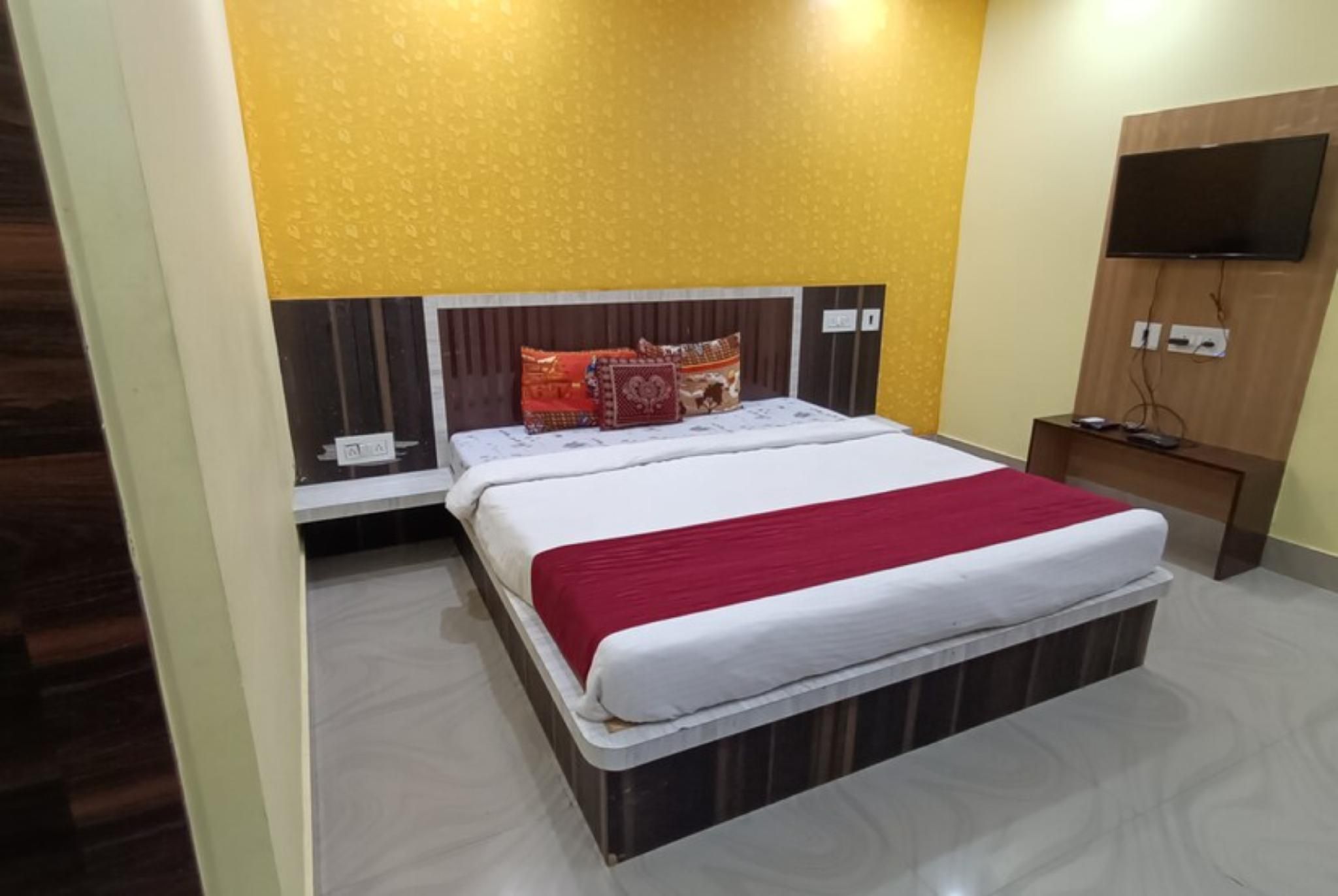 Goroomgo Sashi Puri Classic Double Room