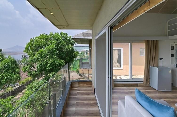 Elegant Waterfront Resort Deluxe Lake View Room 3