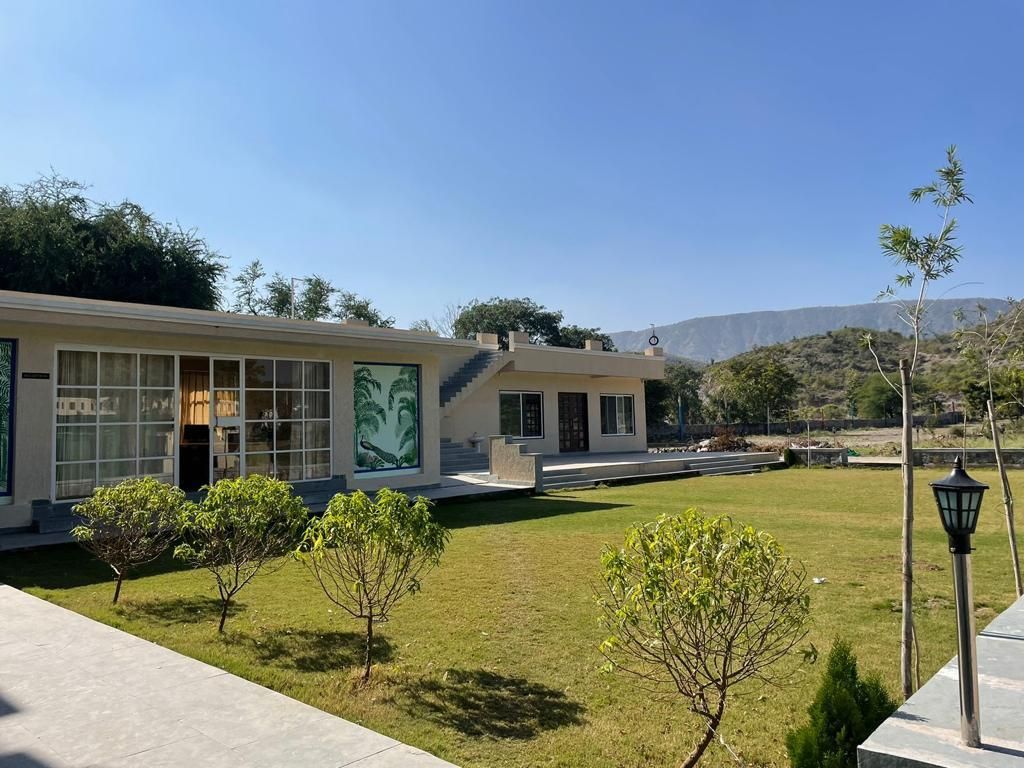 The Arham Resort Deluxe Suite 3