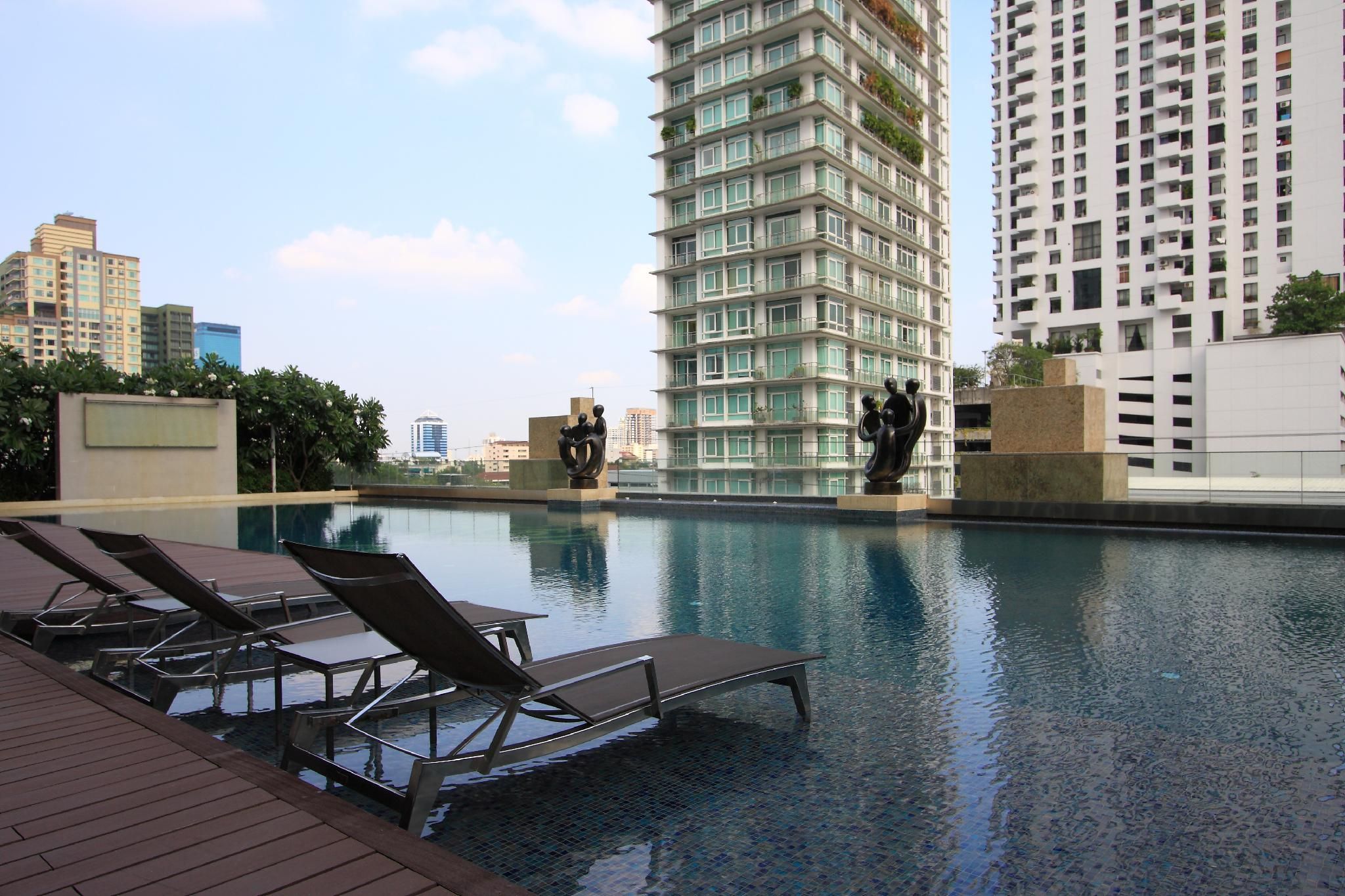 IVY THONGLOR 55