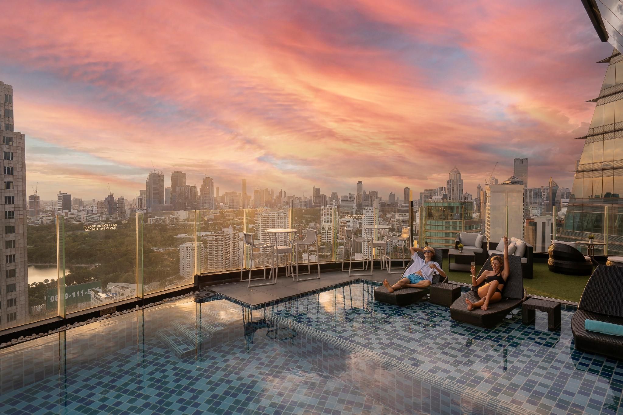 Montraj Continent Asoke