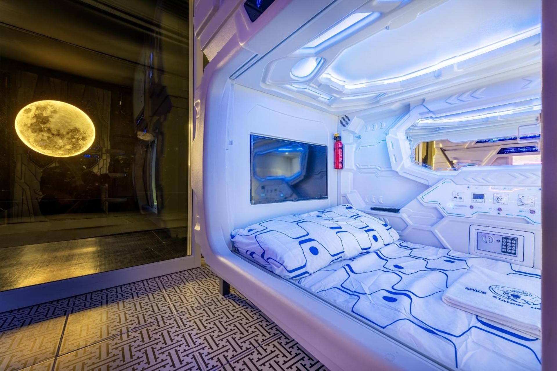 Quadruple with Shared Bathroom